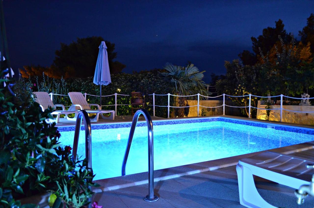 Apartments Villa Ra Žaborić Exteriér fotografie